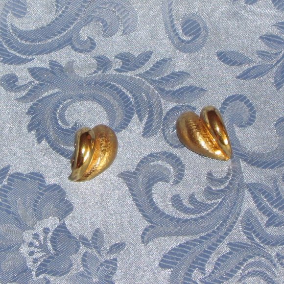 Vintage D'Orlan Clip Earrings Signed Numbered Teardrop Goldtone Jewelry - Picture 2 of 6